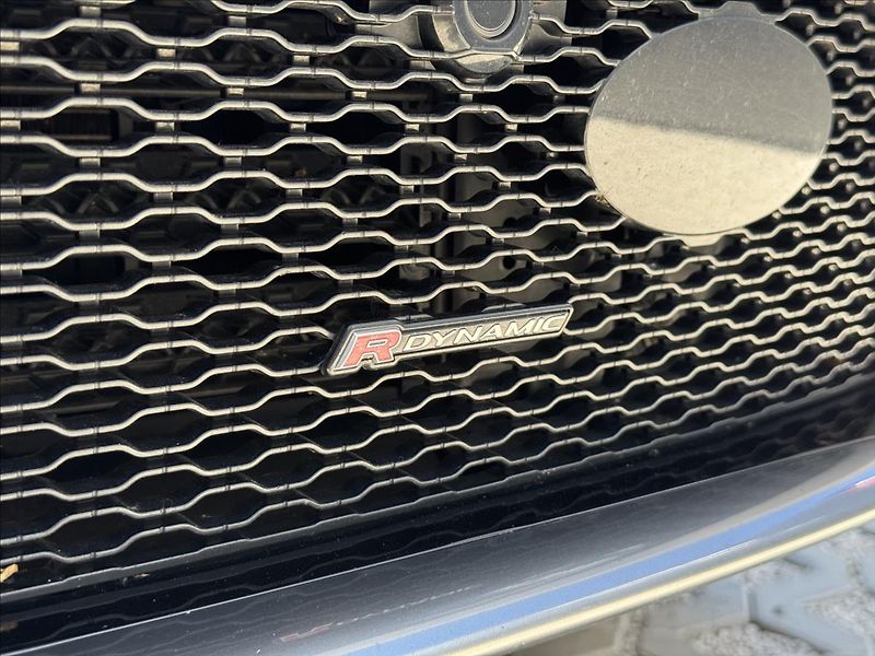 Land Rover Range Rover Velar 2,0 D200 R-DYNAMIC SE ZÁRUKA - fotka 33 z 36