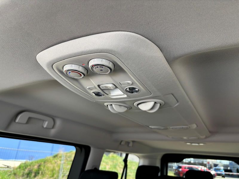 Toyota ProAce Verso 2,0 D-4D 8AT L2 Family Webasto - fotka 24 z 27