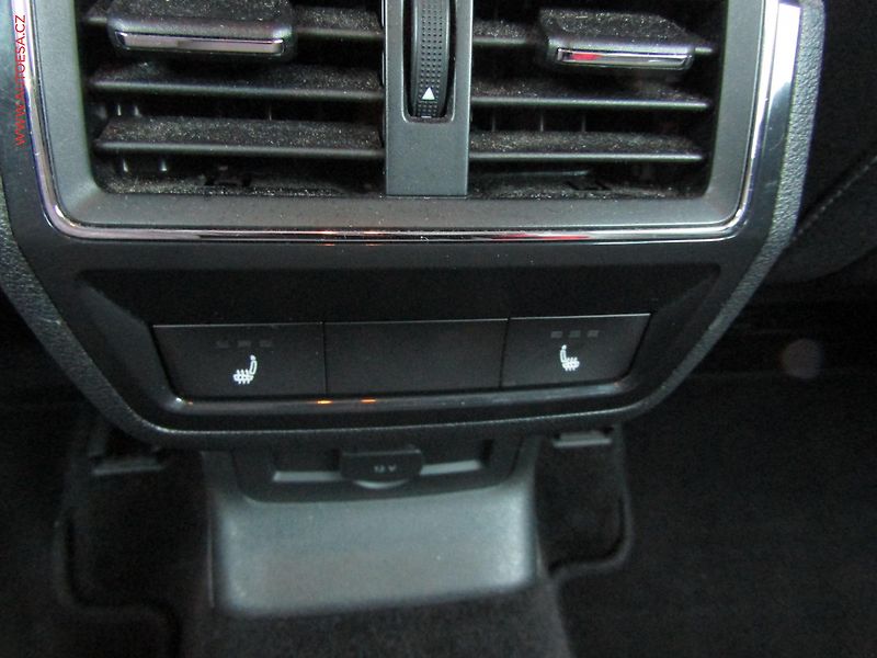 Škoda Karoq (2019) 1.6 TDi, ČR, Style, DSG - fotka 15 z 20