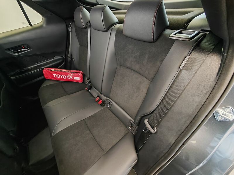 Toyota C-HR 2.0 PHEV GR SPORT - fotka 18 z 39