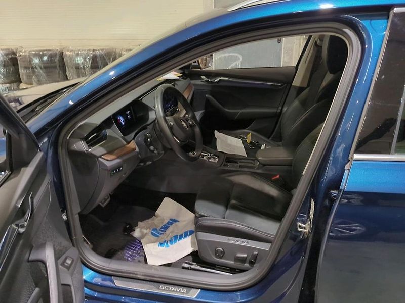 Škoda Octavia Combi Scout TDi 147kw DSG 4x4 - fotka 7 z 11