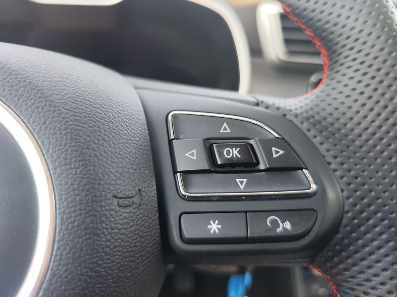 MG ZS 1.5i/78kW Emotion Plus - fotka 25 z 32