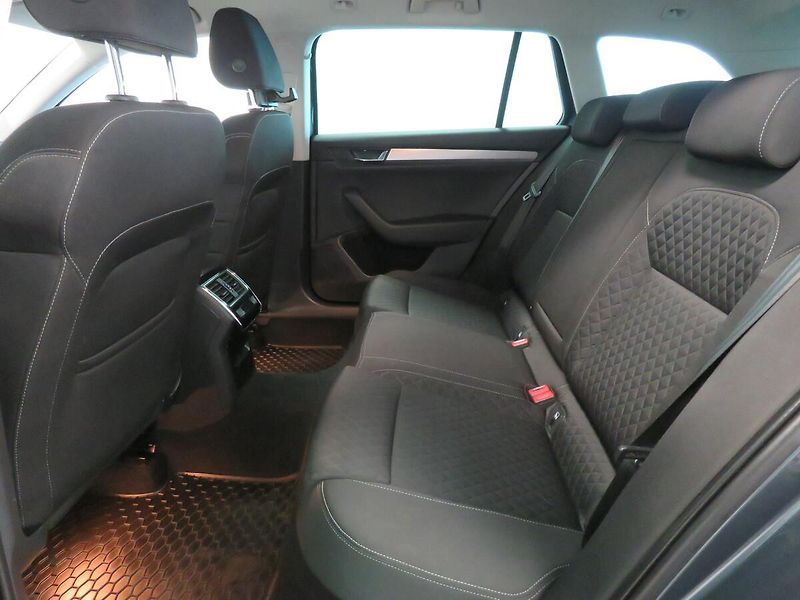 Škoda Superb - fotka 24 z 25