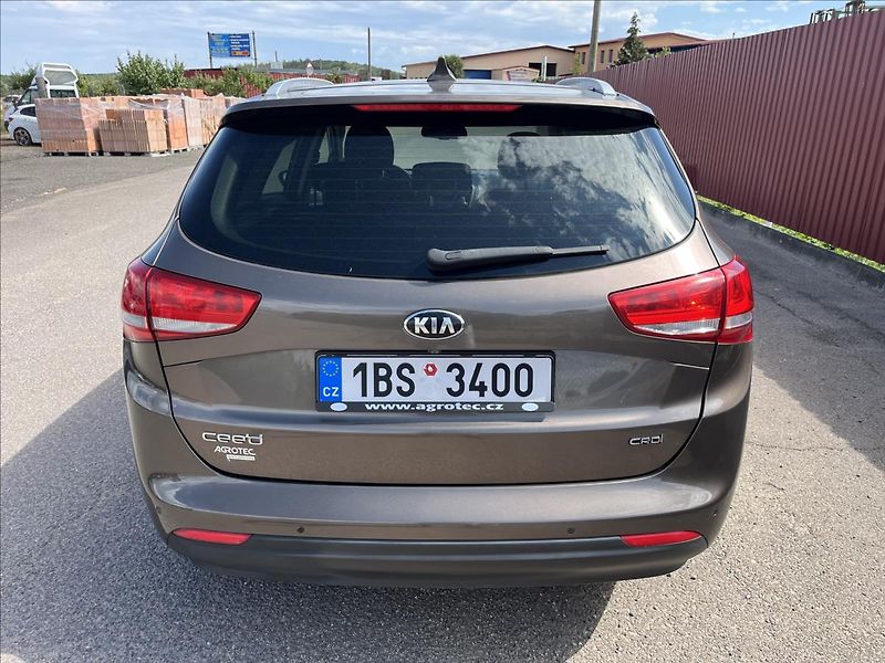 Kia Ceed 1,6 CRDi ČR KLIMA KAMERA NAVI - fotka 7 z 45