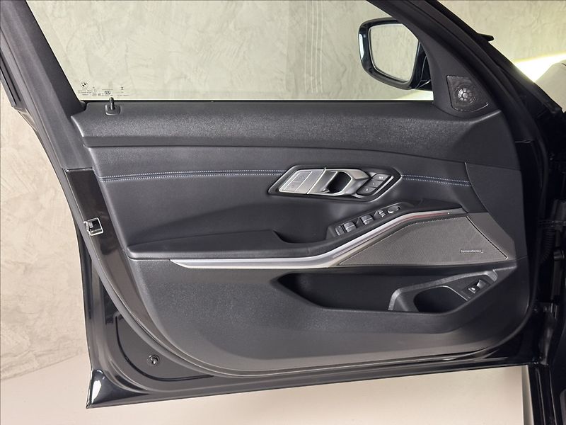 BMW Řada 3 3,0   M340i xDrive 360° LED HU - fotka 20 z 50