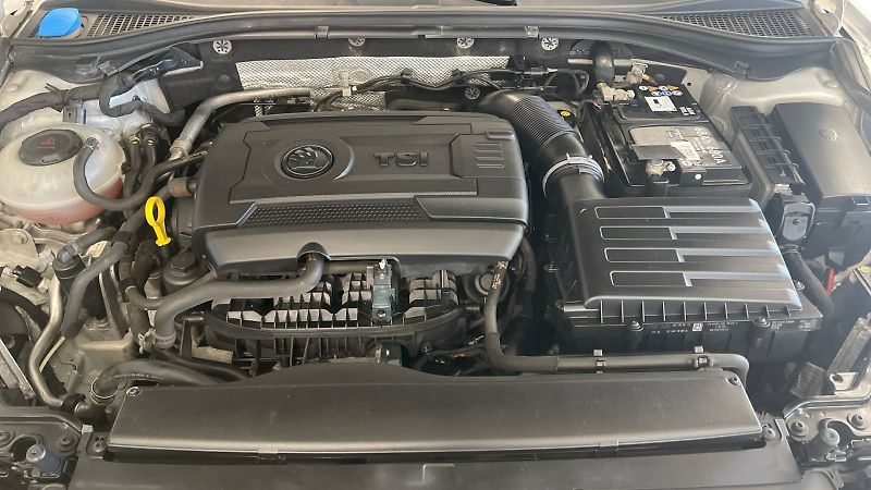 Škoda Superb (2019) kombi Laurin&Klement 2.0TDI  2 - fotka 21 z 34