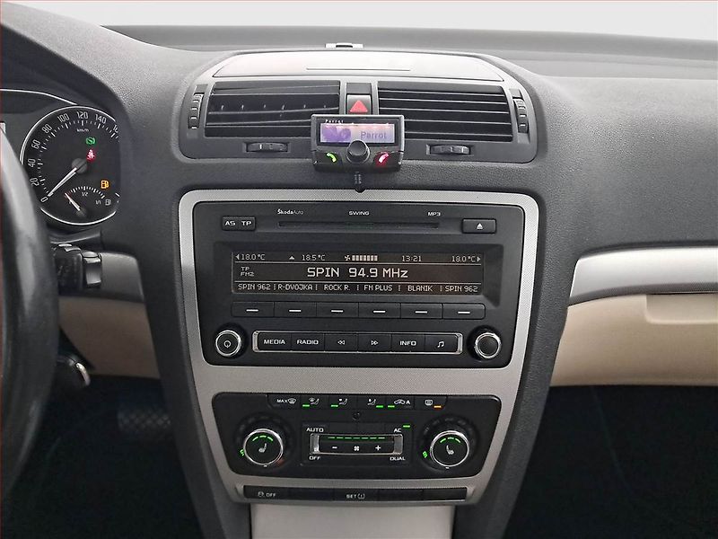 Škoda Octavia (2013) Elegance 1.6 TDI, Automat - fotka 12 z 17