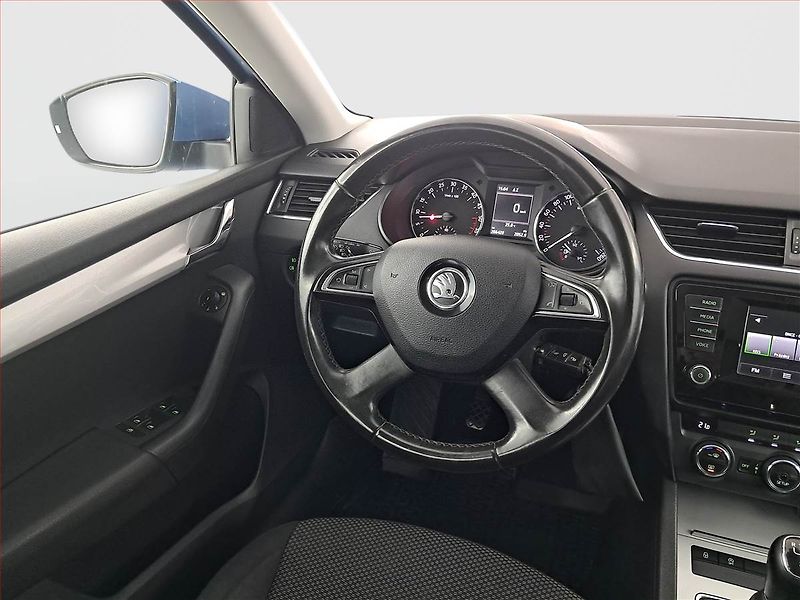Škoda Octavia (2014) 1.6 TDI, Navi, Tempomat - fotka 7 z 19