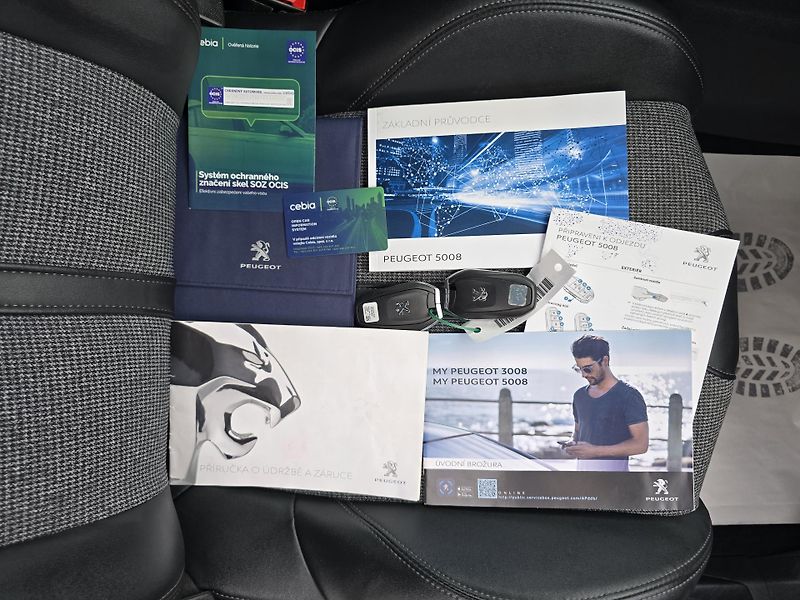 Peugeot 5008 1,5 HDI ALLURE 7-MÍST NAVI DPH - fotka 38 z 46