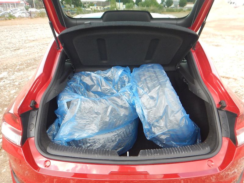 Hyundai i30 FASTBACK, 1.4 GDi TURBO, AUT - fotka 14 z 35