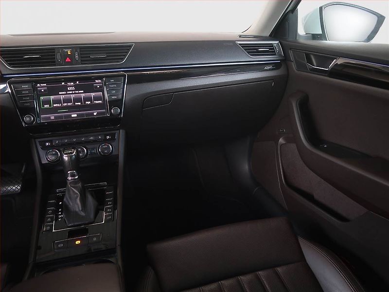 Škoda Superb (2015) 2.0 TDI, Automat, Kůže, Navi - fotka 8 z 18