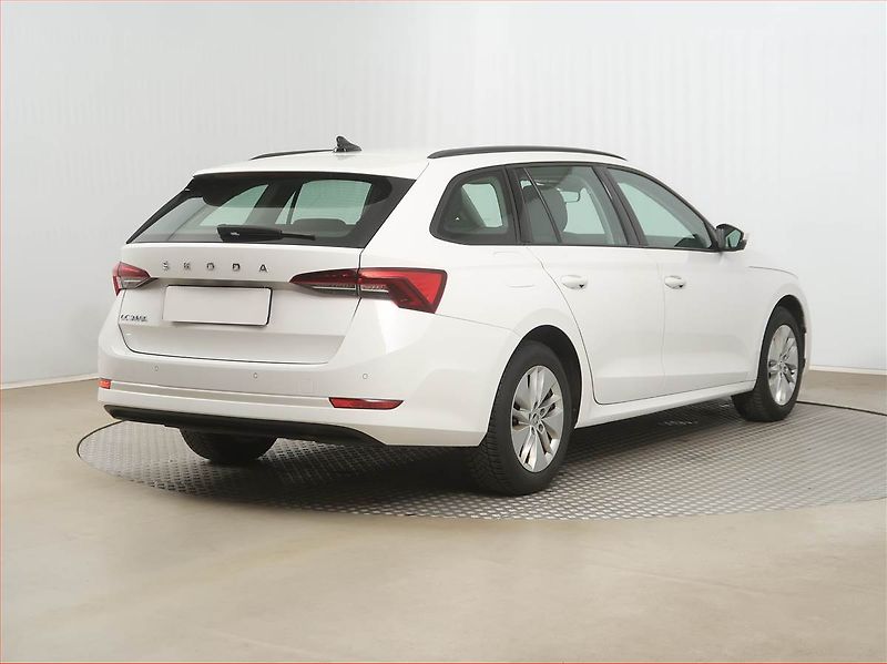 Škoda Octavia (2021) Ambition 1.0 TSI, ČR,1.maj - fotka 5 z 16