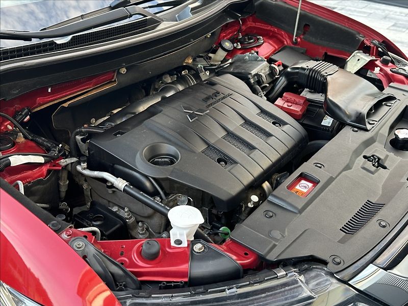 Mitsubishi Outlander 2,2 DI-D 150PS  Intense+ -7 4x - fotka 45 z 53