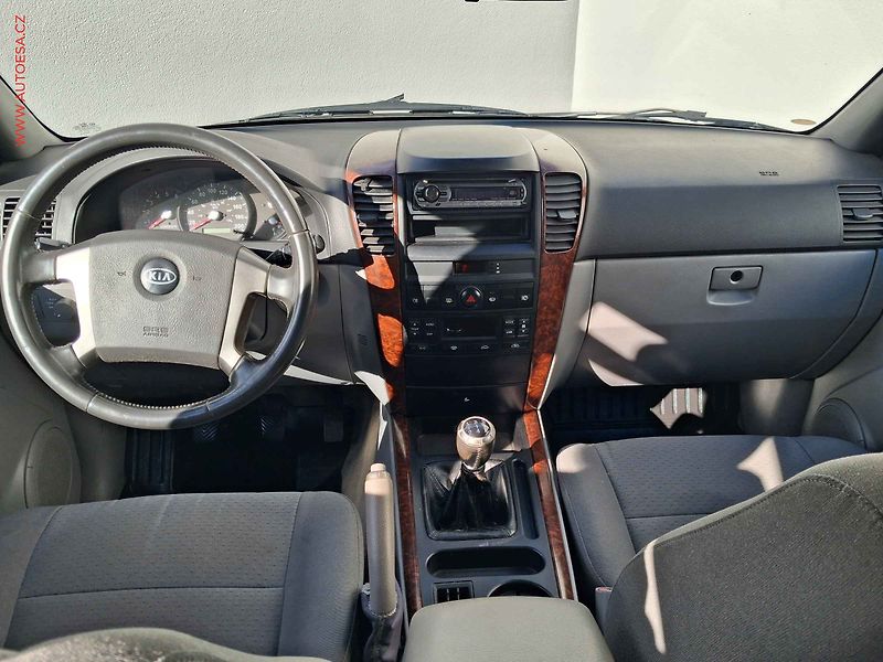 Kia Sorento (2005) 2.5D 4x4, ČR, autoAC, tažné - fotka 8 z 16