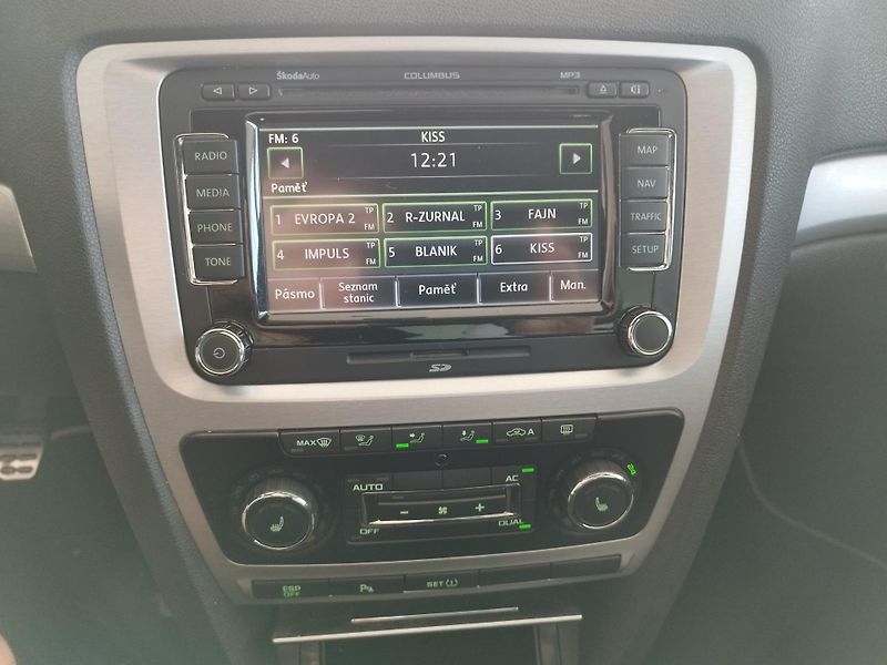Škoda Octavia (2009) RS 2,0TDi 125 LED ALU SERVISKA - fotka 25 z 38