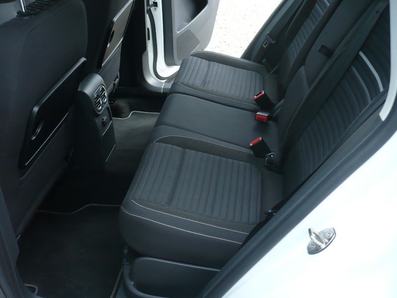 Volkswagen Tiguan 2.0TDI 130Kw 4x4 Klima Navi - fotka 14 z 28