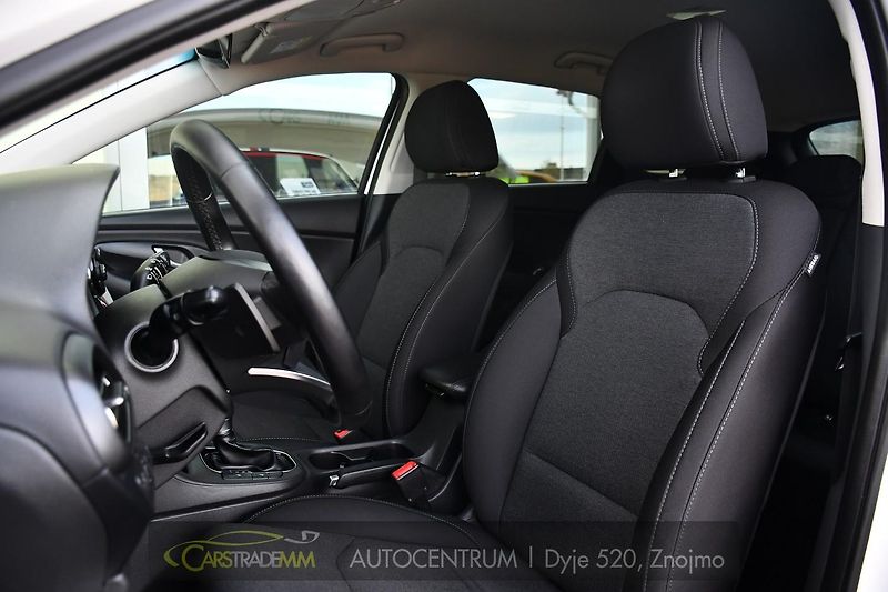 Hyundai i30 1,6CRDi STYLE AUTOMAT - fotka 11 z 48