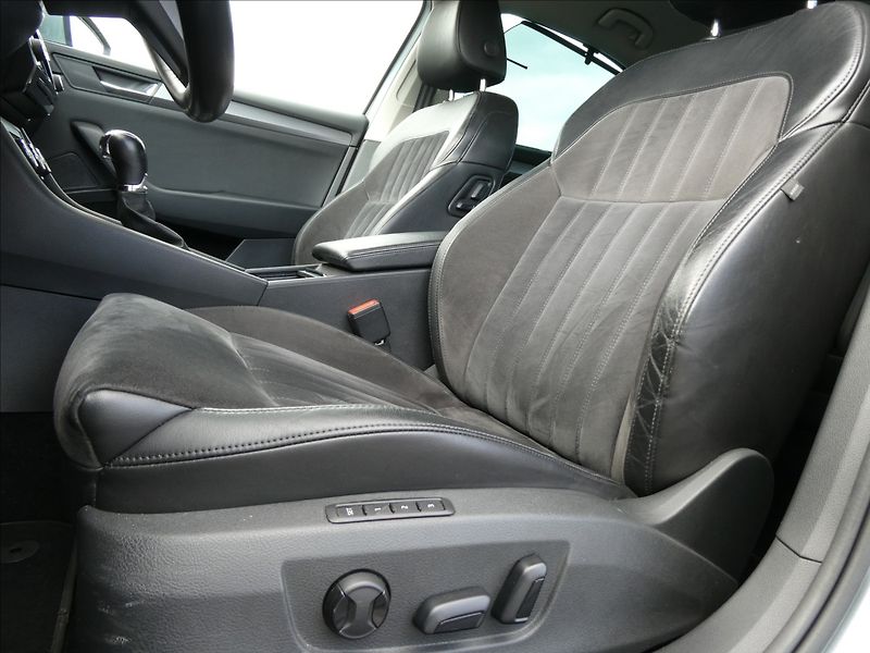 Škoda Superb 2,0 TDi STYLE DSG, 2x kola, ČR - fotka 32 z 43