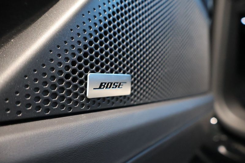 Porsche Cayenne Electric Pano HuD Venti HD-Mat - fotka 15 z 22