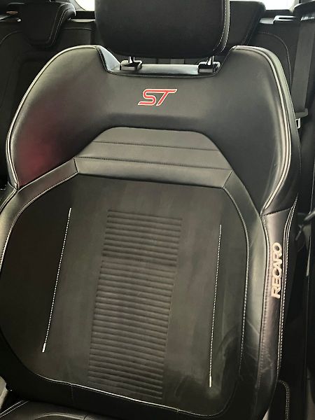 Ford Focus 2,0 ST Styling-Paket Performan - fotka 39 z 57