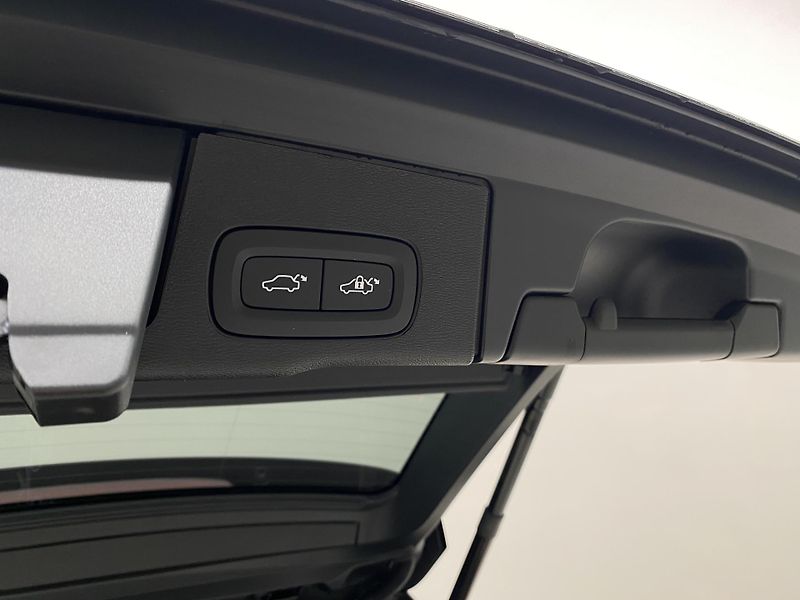 Volvo XC60 T6 AWD RECHARGE BRIGHT ULTRA  - fotka 34 z 67