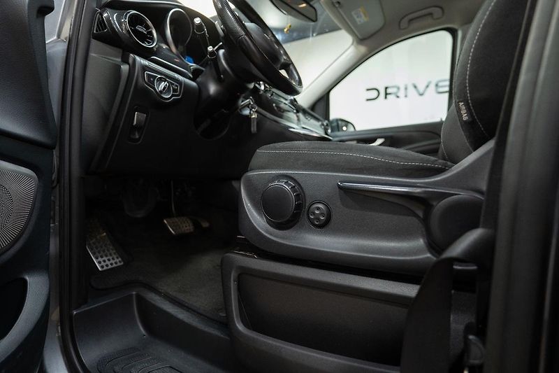 Mercedes-Benz Ostatní V300d 4MATIC 176 kW - fotka 20 z 32