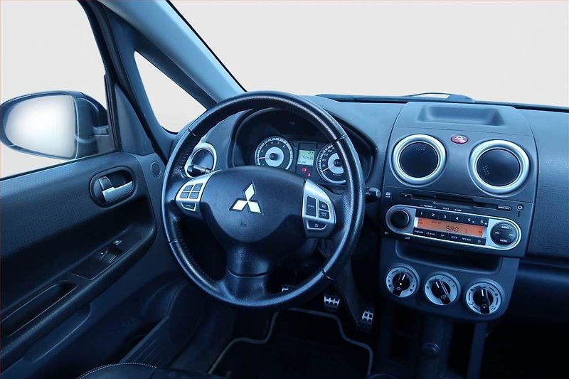 Mitsubishi Colt (2013) 1.3, Tempomat, Vyhř. sedaček - fotka 7 z 19