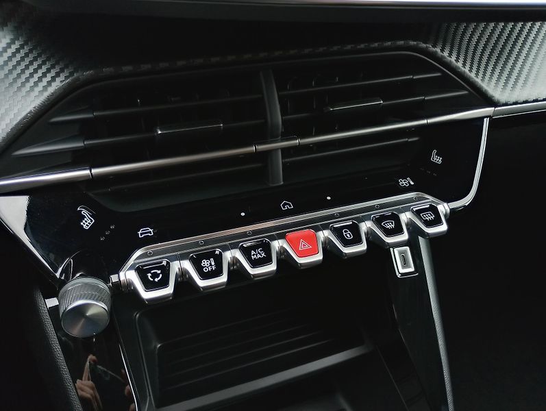 Peugeot 208 (2026) STYLE Hybrid 110 e-DCS6 - fotka 18 z 23