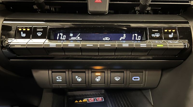 Toyota C-HR 2,0 HYBRID AT AWD EXECUTIVE PR - fotka 6 z 19