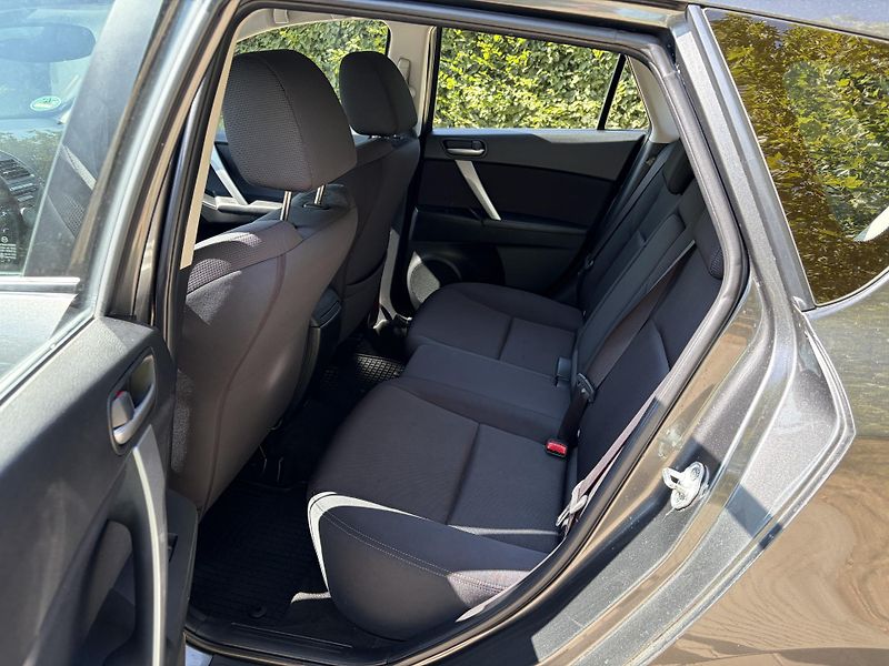 Mazda 3 2.0 Sports-Line AUTOMAT - fotka 21 z 33
