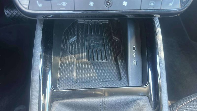 Škoda Kamiq Top Selection 1,0TSI 85kW DSG/ - fotka 17 z 27