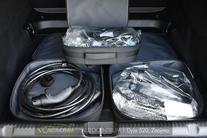 Mercedes-Benz EQE 43AMG HUD 1M PANORAMA - fotka 55 z 60