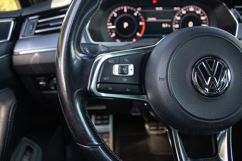Volkswagen Passat 2.0 TDI DSG R-Line / 110kW / A - fotka 11 z 23