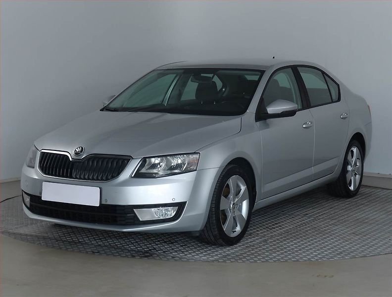 Škoda Octavia (2015) Elegance 1.6 TDI, Tempomat - fotka 2 z 17
