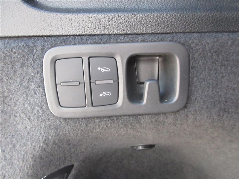 Audi Q7 3,0 TDi 210Kw, S-Line, 1.maj. - fotka 30 z 35