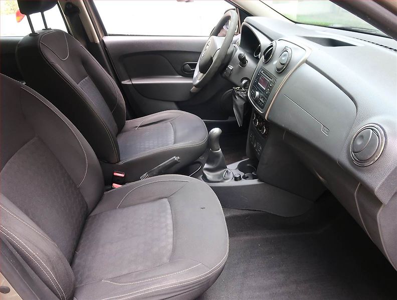 Dacia Sandero (2014) 1.2 16V, ČR,1.maj - fotka 9 z 15