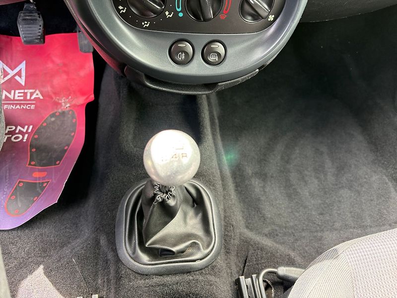Ford Ka 1.6i, 70kW, Kabrio - fotka 9 z 12