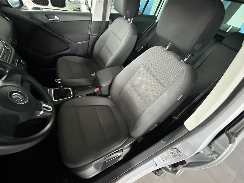 Volkswagen Tiguan 2,0   TDI,1.MAJ,SERVISKA,TAŽNÉ - fotka 18 z 22