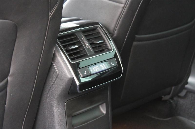Škoda Superb 2.0 TDI/Style/4x4/DSG/140kW/CZ - fotka 32 z 40