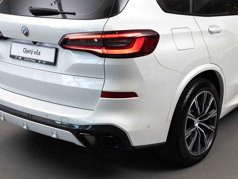 BMW X5 xDrive40i - fotka 9 z 23