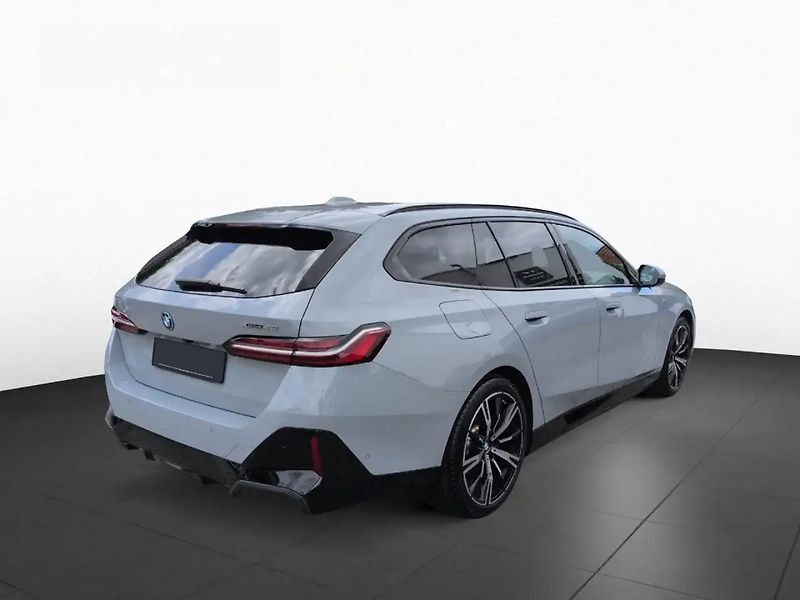 BMW i5 xDrive40 M-Sport B&W Pano Taž - fotka 3 z 9