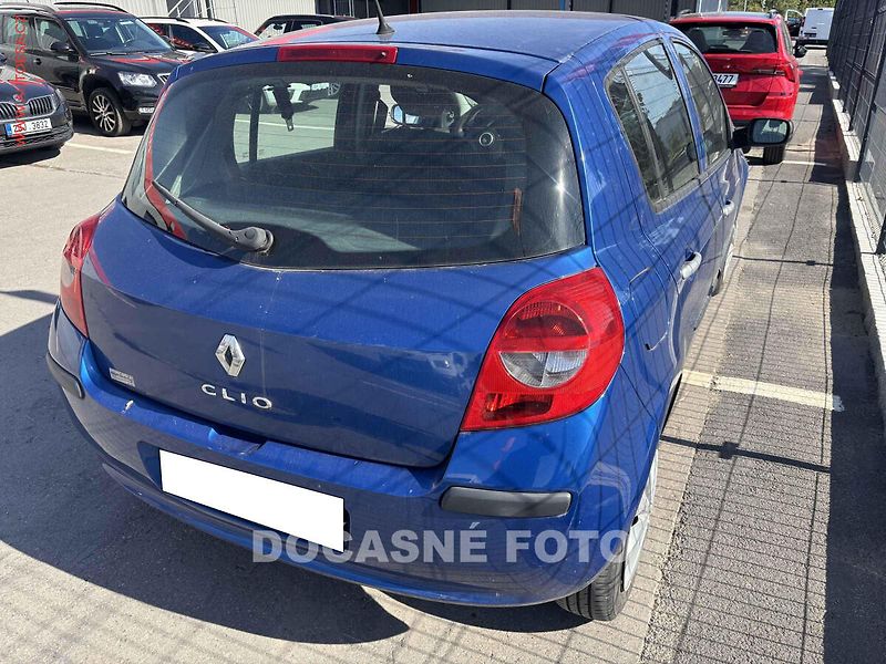 Renault Clio (2008) 1.2i, 2.maj,ČR, AC - fotka 2 z 3
