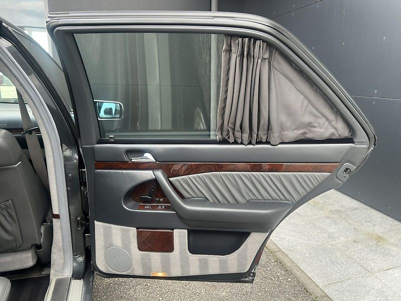 Mercedes-Benz Třídy S S 600 L V12 - fotka 32 z 34