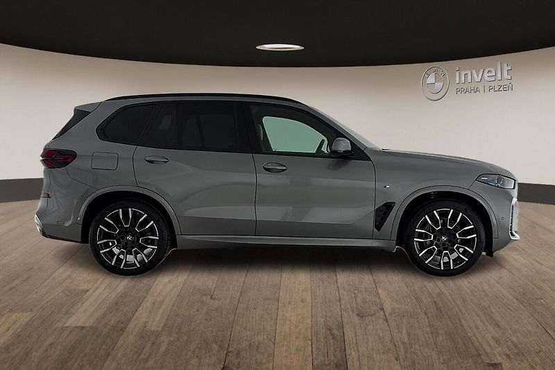 BMW X5 xDrive30d - fotka 2 z 28