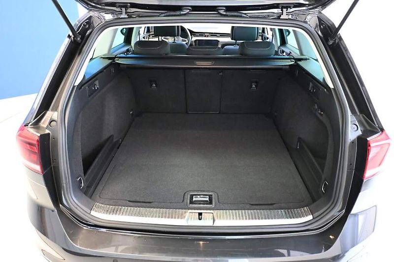 Volkswagen Passat (2023) 2.0 LED ACC VIRTUAL Tažné kame - fotka 8 z 38
