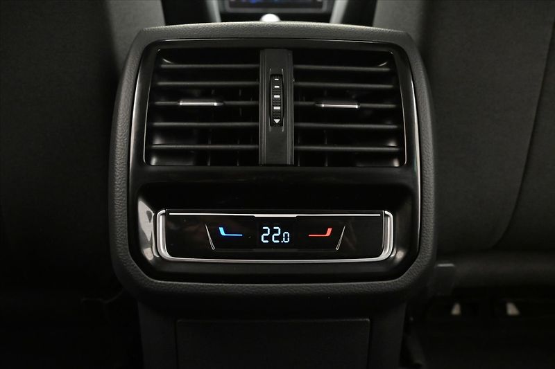 Volkswagen Passat 2,0 TDI 110 KW DSG BUSINESS Zá - fotka 22 z 31