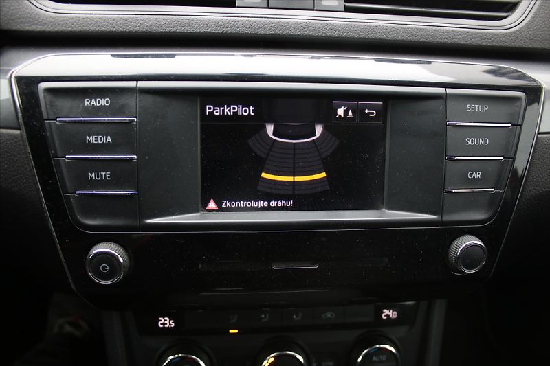 Škoda Superb 1.4 TSI 110kW 1.MAJITEL ČR - fotka 16 z 21
