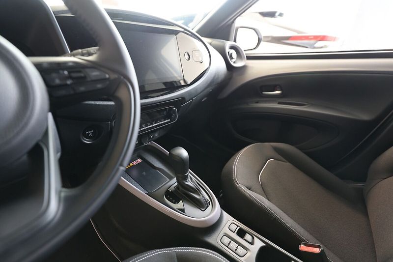 Toyota Aygo Hybrid 1.5 Style Smart e-CVT - - fotka 17 z 18