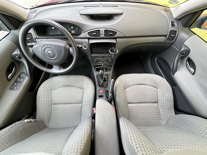 Renault Laguna (2003) KOMBI 1.8/88kW *KLIMA *2.Maj.  - fotka 11 z 35