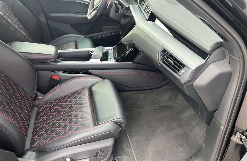 Audi Q8 e-tron 55 Sportback Q 360 Matrix Pano - fotka 13 z 36